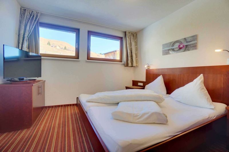 Bedroom with double bed in Apartment Type I