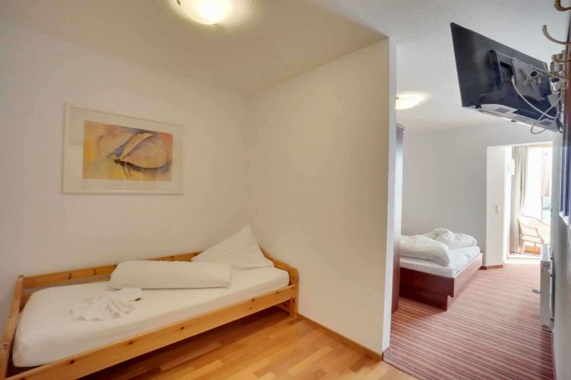 Bedroom with double bed in apartment type H