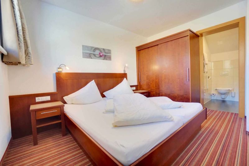 Bedroom with double bed in Apartment Type I