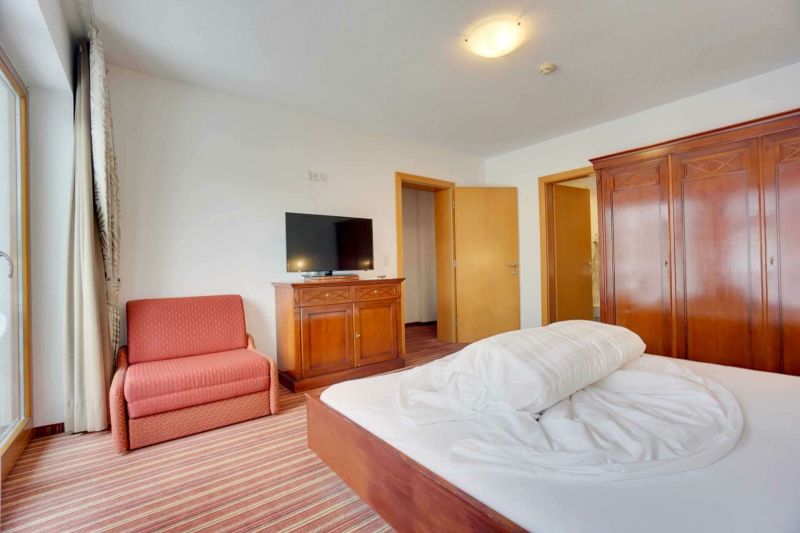 Schlafzimmer mit Doppelbett im Apartment Typ D