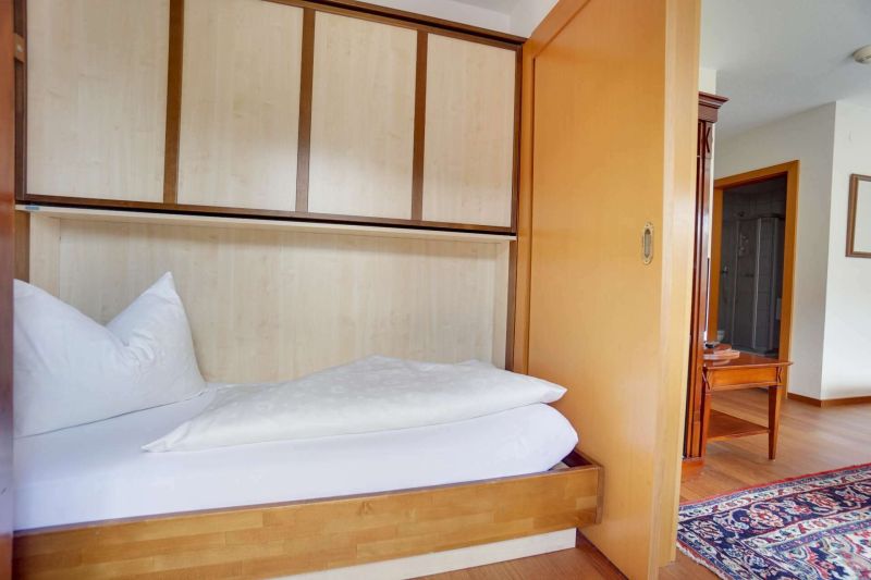 Schlafzimmer mit zwei Einzelbetten im Familienzimmer Typ E