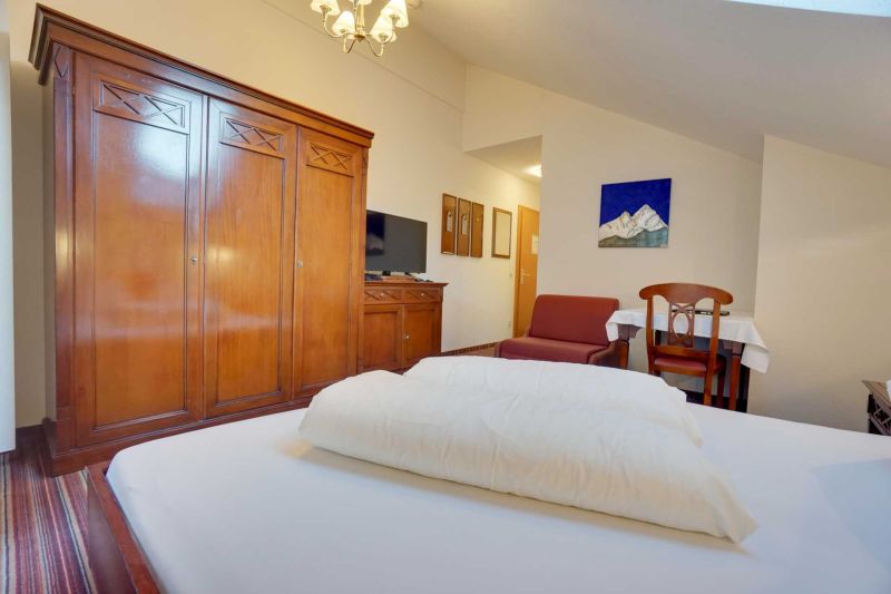 Bedroom with double bed in apartment type K