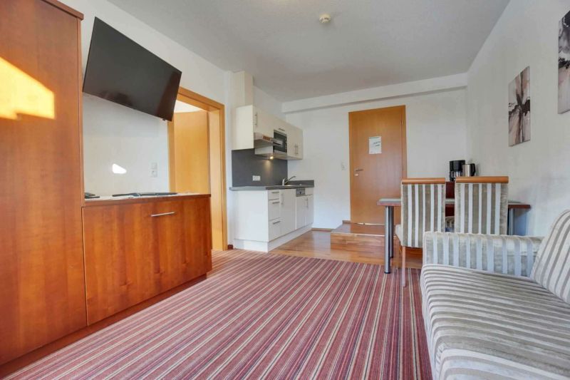 Wohnzimmer mit Küche Apartment Typ J