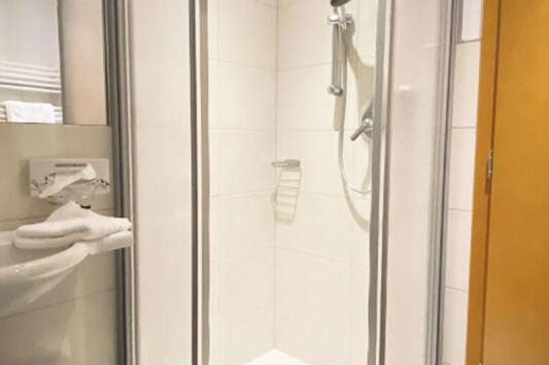Dusche im Appartement Typ F