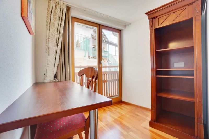 Schlafzimmer mit Doppelbett und Einzelbett Apartment Typ M